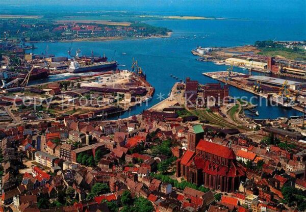 Wismar Mecklenburg Altstadt mit Nikolaikirche und Hafen Fl
