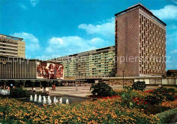 Dresden Prager Strasse mit Interhotel Newa