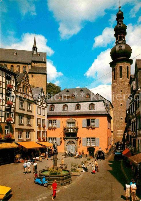 Cochem Mosel Weinstadt mit St. Martinsbrunnen und Ra