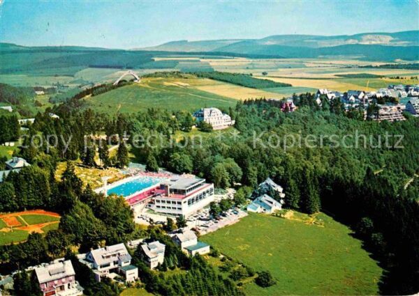 Winterberg Hochsauerland Fliegeraufnahme mit Freibad und Hallenb