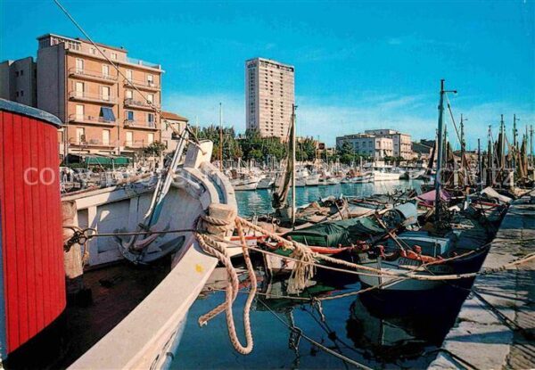 Rimini Scorcio del porto e grattacielo