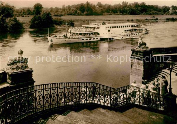 Motorschiffe Karl-Marx Schloss Pillnitz