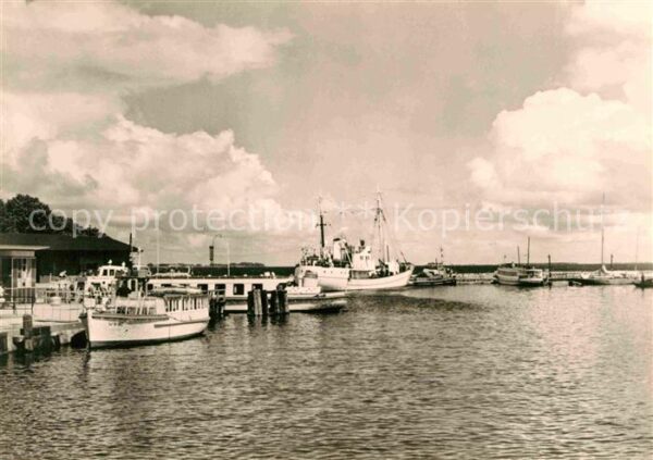 Hafenanlagen Schiffe Boote Stralsund