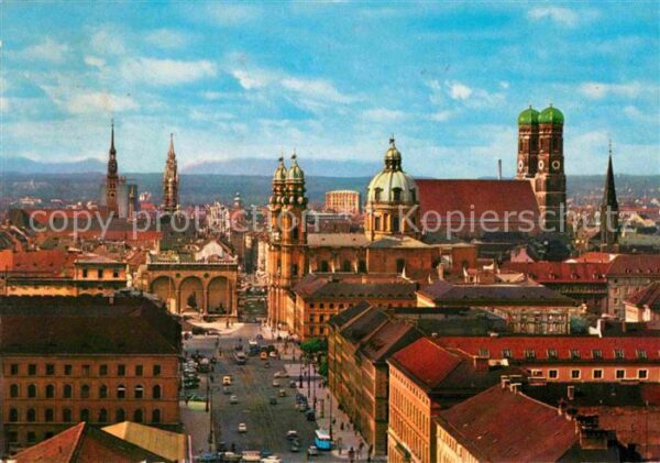 Muenchen Blick auf die Türme der Stadt