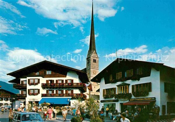 Maria Alm Steinernen Meer Hauptplatz mit Fussgängerzone Kirche