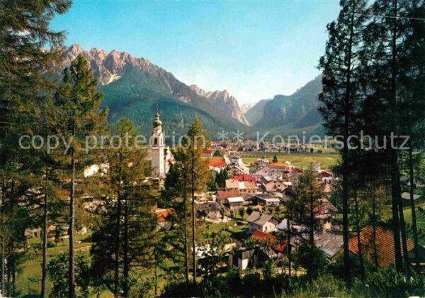Dobbiaco Pustertal Suedtirol Gesamtansicht mit Alpenpanorama Dolomit