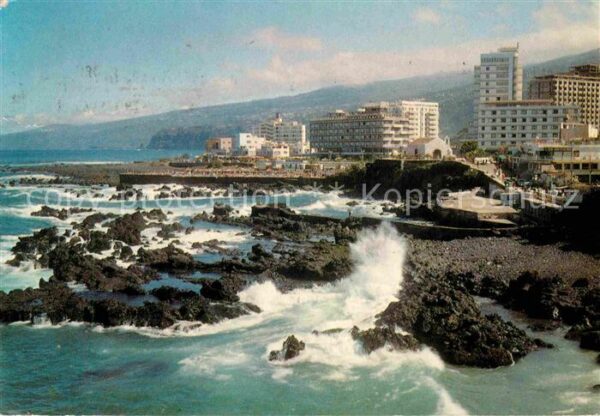Puerto de la Cruz Port de la Croix Hafen Brandung