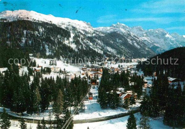 Madonna di Campiglio con le Dolomiti di Brenta Winterpanoram