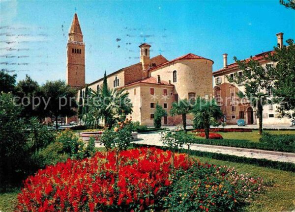 Koper Partie an der Kirche Blumenbeet Park
