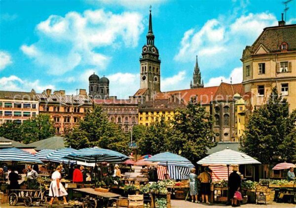 Muenchen Viktualienmarkt mit Frauenkirche Peters