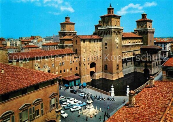 Ferrara Castello Estense e Piazza Savonarola