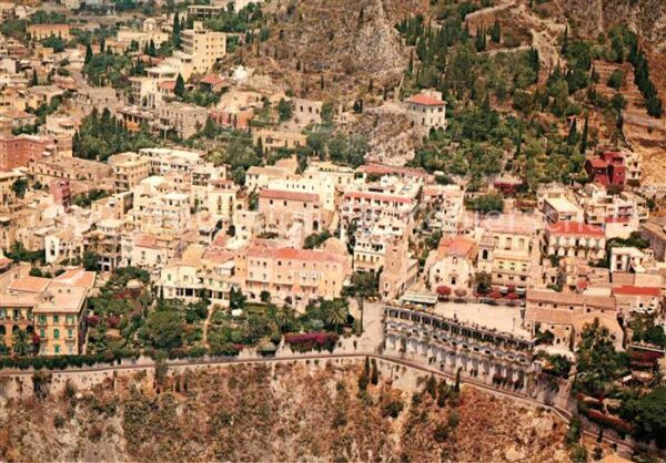 Taormina Sizilien Piazza IX Aprile Veduta aerea