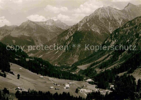 Baad Mittelberg Kleinwalsertal mit Zwölferkopf