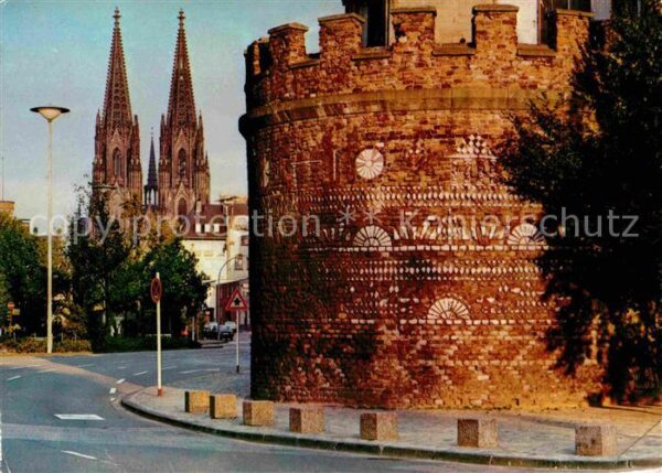 Koeln Rhein Dom und Römerturm