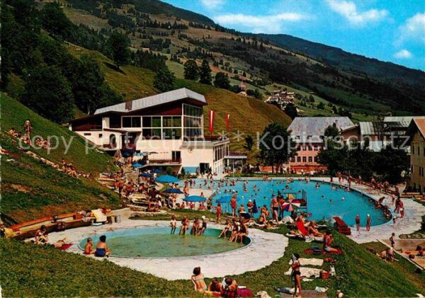 Saalbach-Hinterglemm Hallenbad und Freibadanlage mit Minigol