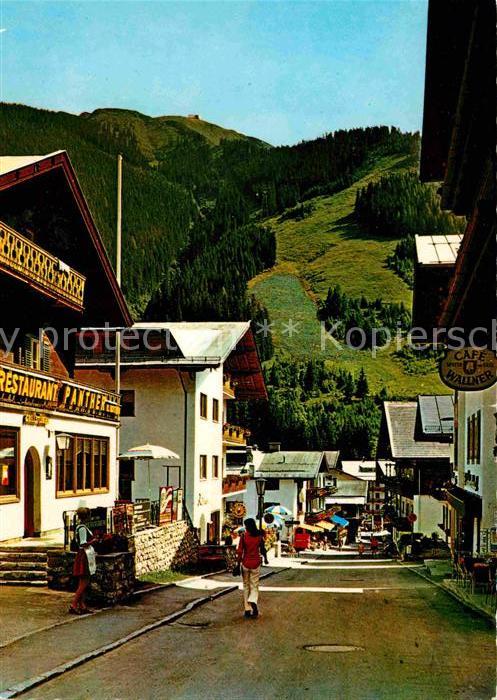 Saalbach-Hinterglemm Dorfstrasse mit Schattberg