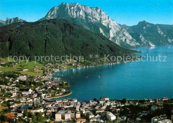 Gmunden Salzkammergut am Traunsee Fliegeraufnahme