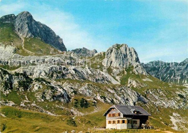 Biberacher-Huette mit Künzelspitze Vorarlberg