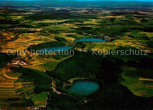 Daun Eifel mit Dauner Maare Fliegeraufnahme
