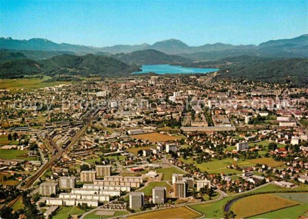 Klagenfurt Woerthersee Panorama Blick gegen Westen Villacher A