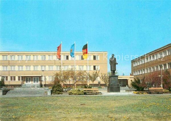 Werder Potsdam Jugendtouristenhotel Denkmal Statue Fah