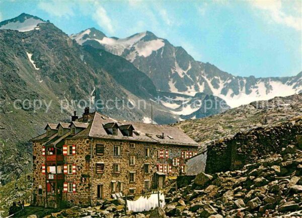 Nuernbergerhuette Berghaus gegen Feuerstein Stubaier Alpe