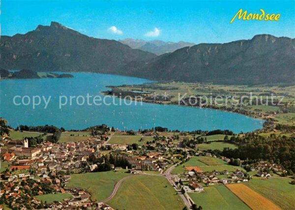 Mondsee Salzkammergut Fliegeraufnahme mit See Schafberg und D