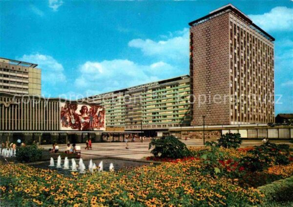 Dresden Prager Strasse mit Interhotel Newa