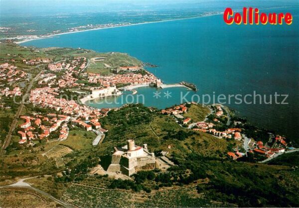 Collioure 66 Vue aerienne au 1er plan le fort St Elm