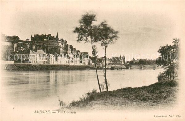 Amboise 37 Vue Generale aux bords de la Loire