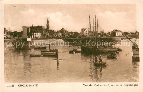 Croix de Vie Vendee Vue du Port et du Quai de la Republique