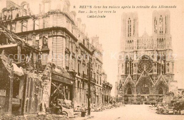 Reims 51 dans les ruines apres la retraite des A