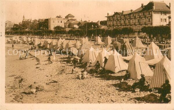 Arcachon 33 Tentes sur la plage Boulevard Promenade