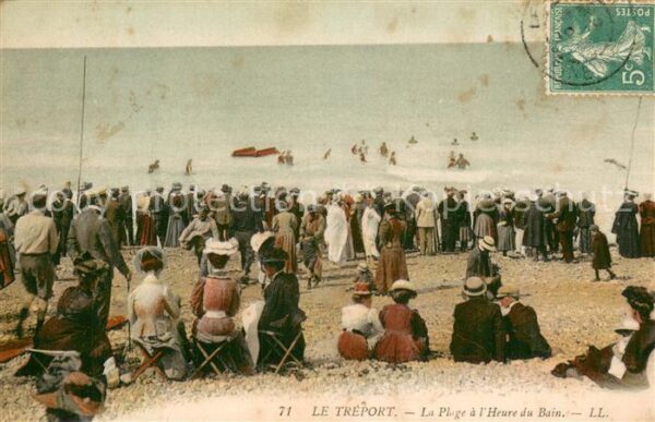 Le Treport 76 La plage a l heure du bain