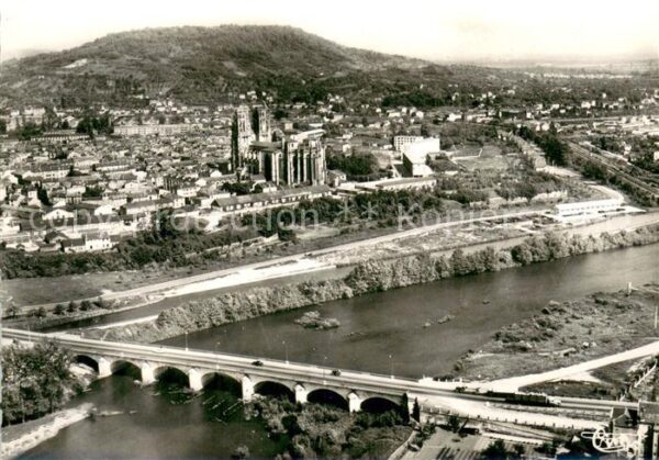 Toul 54 Pont sur la Moselle Cathedrale vue aéri