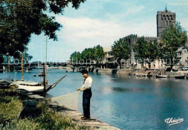 Agde Les rives de l Hérault et la Cathedrale