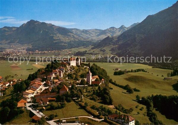 Gruyeres  Gruyere FR et son chateau Vue aerienne