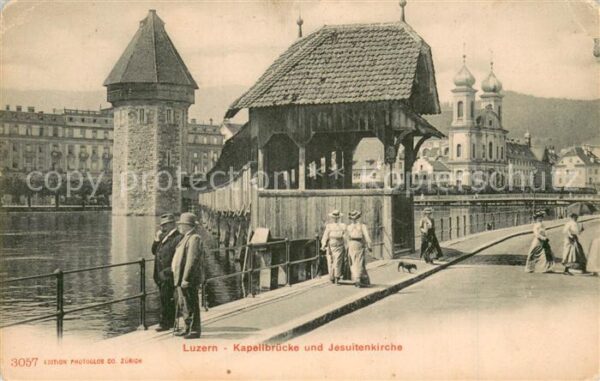 Luzern Vierwaldstaettersee Kapellbrücke und Jesuitenkirche