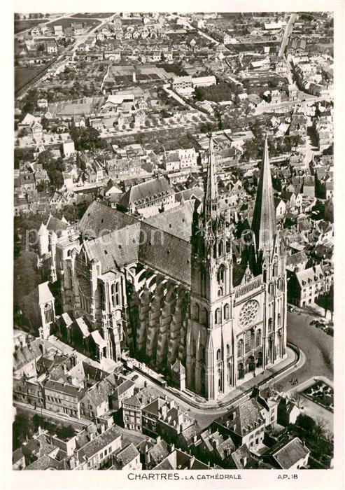 Chartres 28 La Cathedrale Vue aerienne