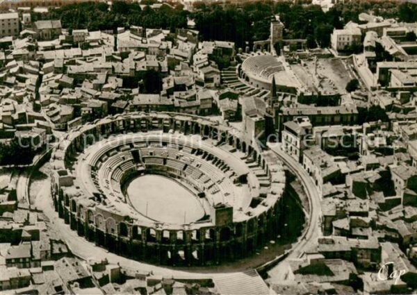 Arles 13 Amphitheatre Romain et le Theatre antiq