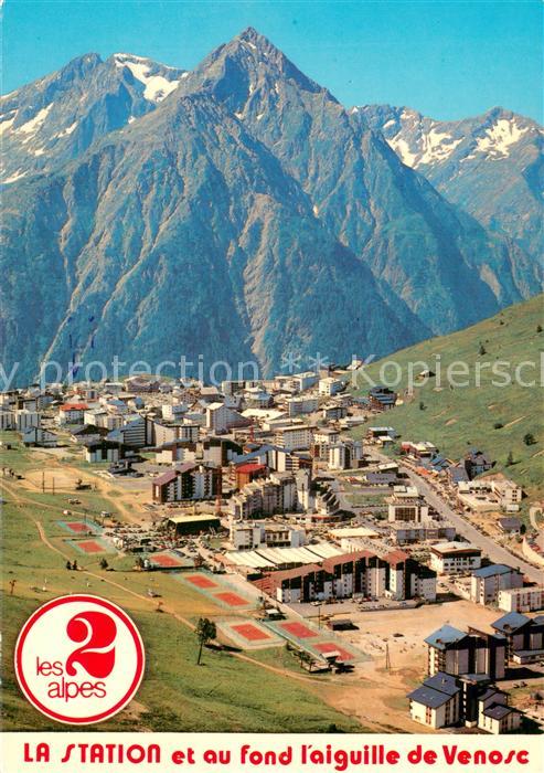 Venosc La station et au fond l’aiguille de Ven