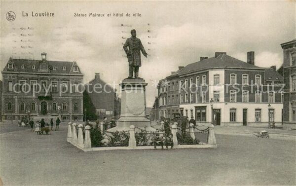 La Louviere-Lauragais Statue Malraux et hotel de ville