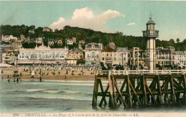 Trouville-Deauville La Plage et le Casino pris de la Jetee