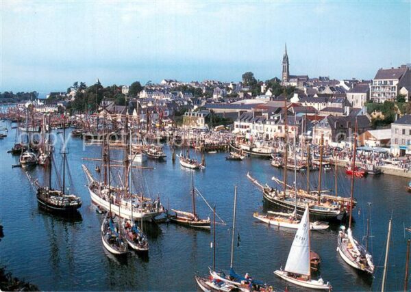 Douarnenez 29 Finistere Le Port Musee Bassin a flot du Port Rhu