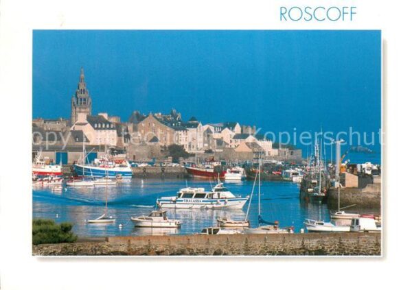 Roscoff Le port domine par le clocher Renaissan