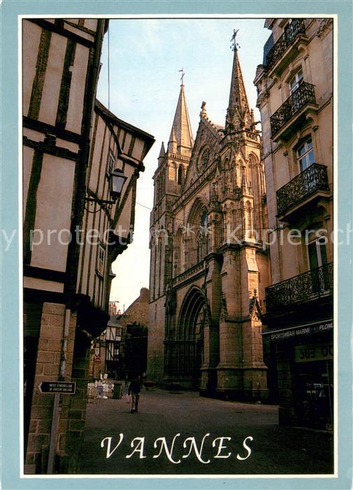 Vannes 56 La cathedrale au coeur de la vieille vi