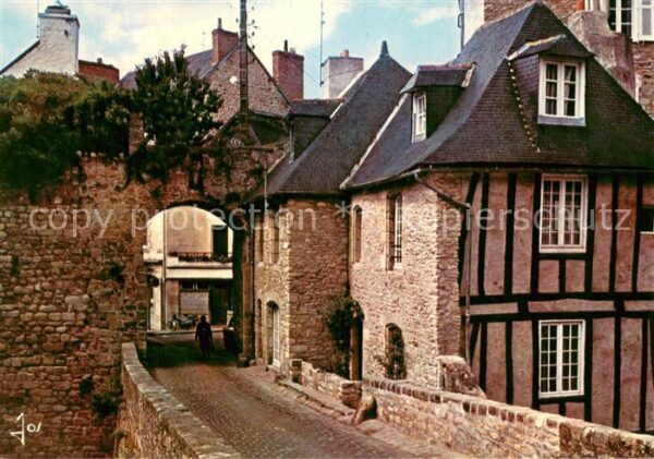 Vannes 56 La poterne a proximite des vieux lavoir