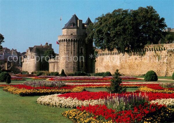 Vannes 56 Les jardins a la francaise au pied des