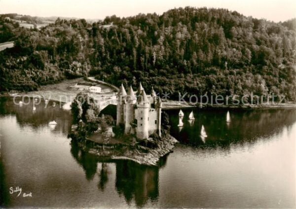 VAL  Chateau-de 15 Cantal FliegeraufnahmePort de Yachting Club Bo