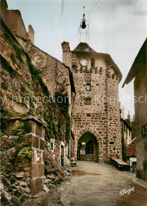Salers La Tour de l Horloge ou Porte du Beffro
